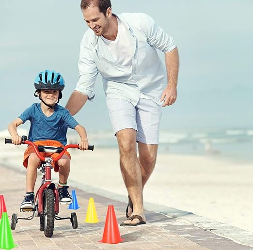 Alyoen 9 inch Traffic Cones, Plastic Sports Cones, Soccer Training Cones for Outdoor Activity & Festive Events (Sets of 10/15/ 20)