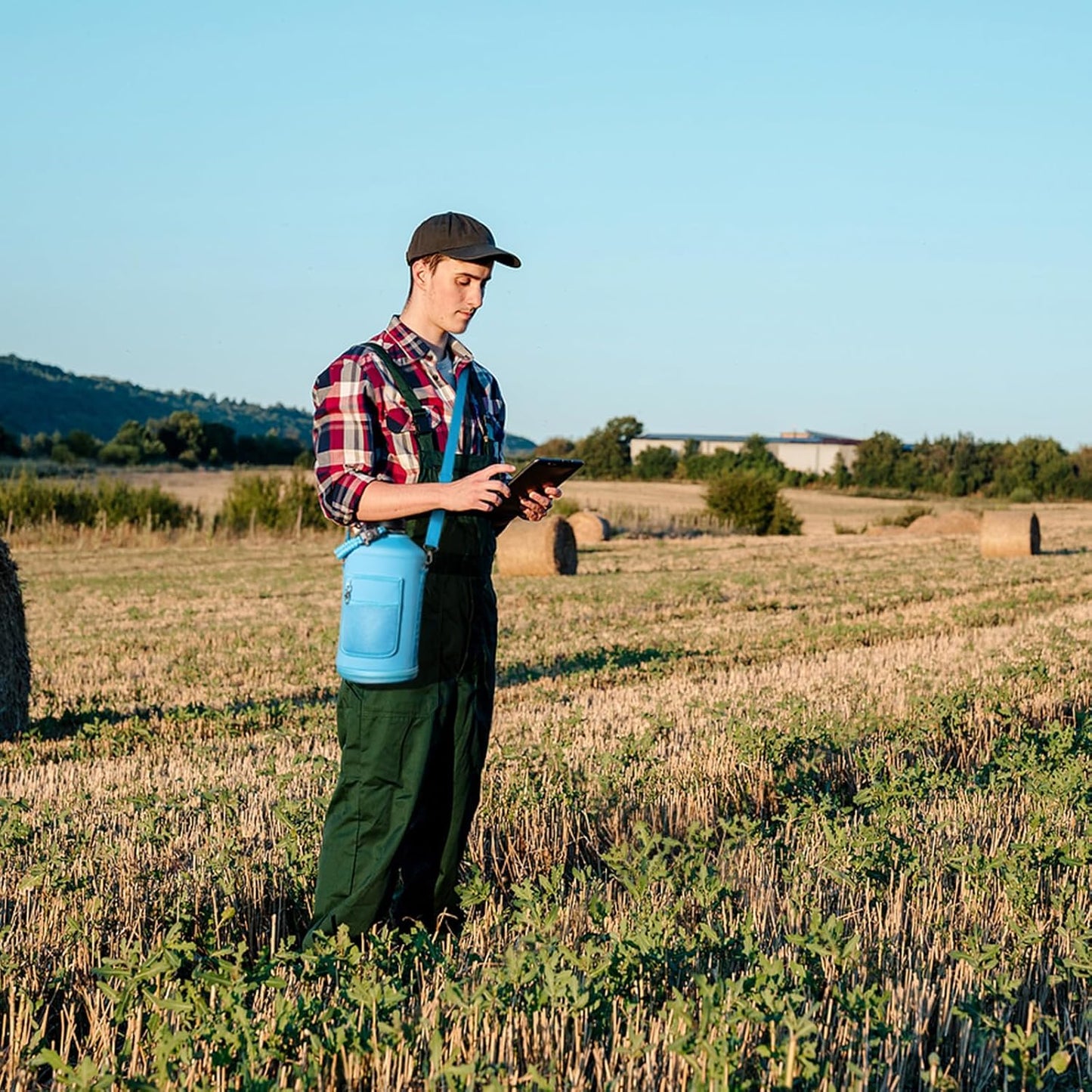 1 Gallon Water Bottle Insulated | Thickened Stainless Steel Vacuum Metal Water Jug | Portable Sports Large for Gym and Hiking with Straw, Carrier Bag, Handle Strap | BPA-Free 128 oz