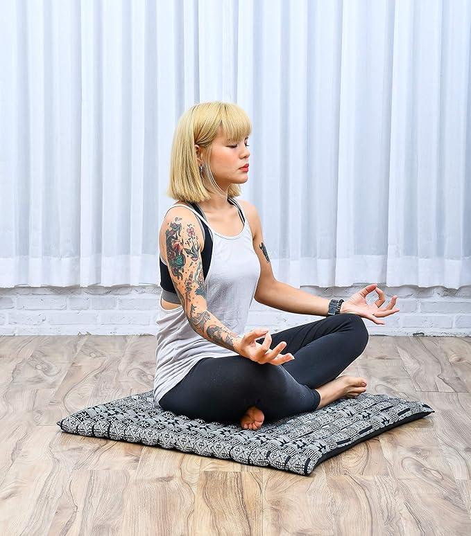 Leewadee Zabuton Seating Cushion – Square Floor Seat for Meditation Exercises, Light Yoga Mat Filled with Kapok